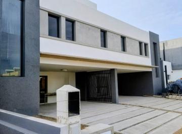Casa · 157m² · 3 Dormitorios · 2 Cocheras · Venta Casa en Prados de Manantiales