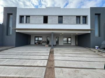 Casa · 157m² · 3 Dormitorios · 2 Cocheras · Venta Casa en Prados de Manantiales