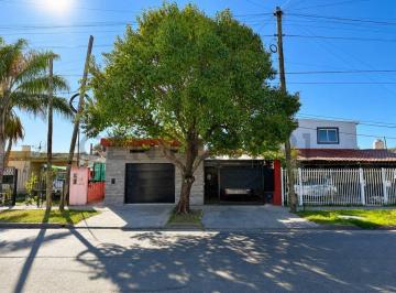Casa · 127m² · 4 Ambientes · 2 Cocheras · Casa 4 Ambientes Apta Credito en Venta