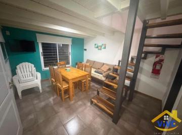 Casa de 4 ambientes, Villa Giardino · Casa en Alquiler C/ Cochera en Villa Giardino