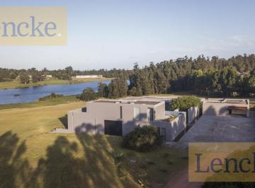 Casa · 50000m² · 6 Ambientes · Lencke Vende - Estupenda Casa en Villalagos