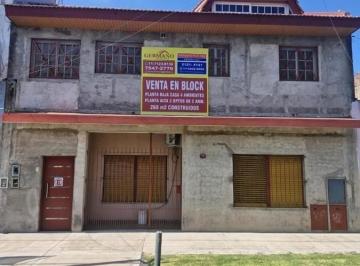 GEP-GEP-1811_2 · Casa y Dos Departamentos en P. A, Venta en Block