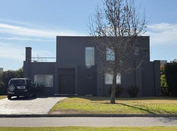 Casa · 186m² · 5 Ambientes · 4 Cocheras · Casa en Venta en Ayres Plaza, Pilar, G. B. a. Zona Norte