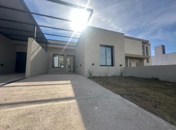 Casa · 180m² · 2 Dormitorios · Duplex Docta Dos Dorm. Frente Espacio Verde