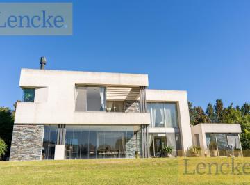 Casa · 450m² · 7 Ambientes · 9 Cocheras · Casa en Albanueva