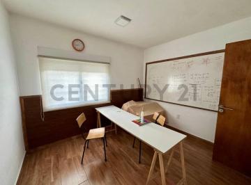 Casa · 200m² · 6 Ambientes · 1 Cochera · Venta Casa La Comercial 3 Dorm. 1 Baño 2 Toiletes Garage Patios Inversion