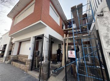 Casa · 150m² · 6 Ambientes · 2 Cocheras · Venta Casa 6 Ambientes con Cochera en Dos Plantas - Barrio San José - Oportunidad