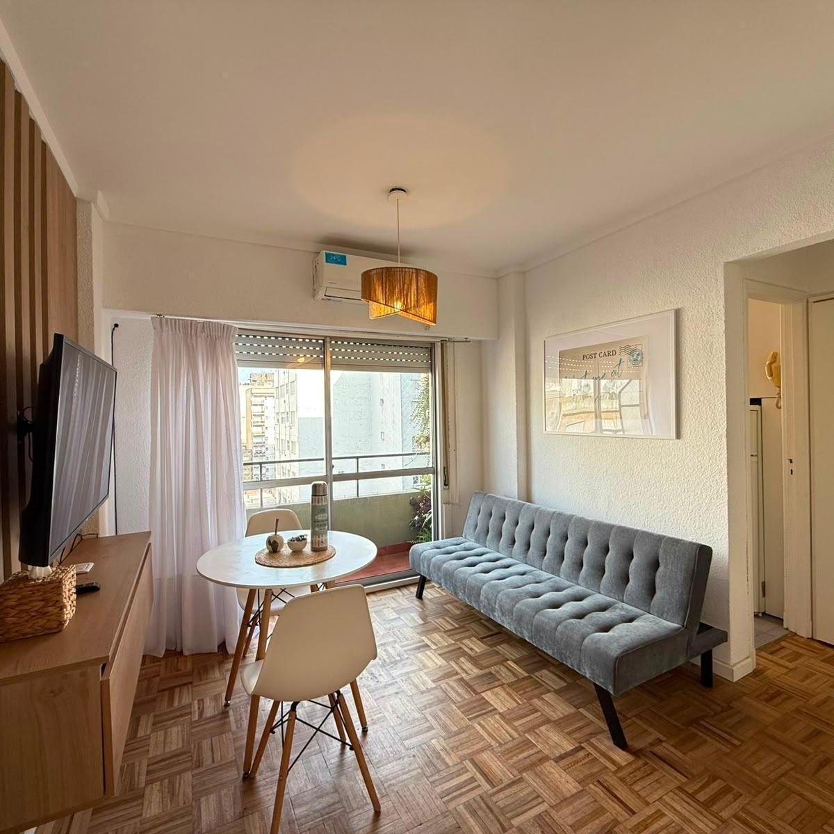 Venta departamento monoambiente al frente con balcón saliente