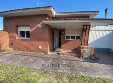Casa · 70m² · 3 Ambientes · 1 Cochera · Casa en Villa Primera