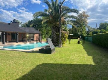Casa · 390m² · 2 Ambientes · 1 Cochera · Venta Casa La Reja Moreno 4 Ambientes con Quincho y Piscina
