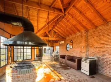 Casa de 6 ambientes, Cañuelas · Chalet con Quincho