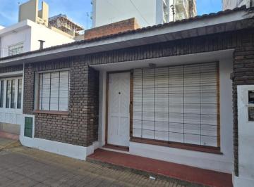 Casa · 55m² · 3 Ambientes · 1 Cochera · Se Alquila Casa Familiar - Comercial