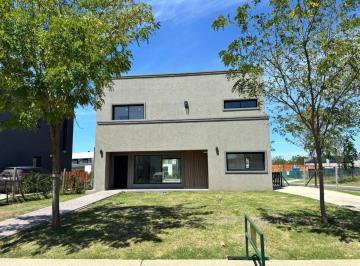 Casa · 169m² · 4 Ambientes · 1 Cochera · Casa en Venta en San Pablo, Pilar, G. B. a. Zona Norte