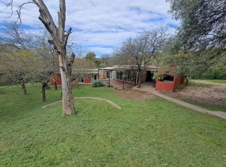 Casa · 400m² · 9 Ambientes · 2 Cocheras