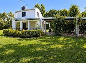 Quinta vacacional · 85m² · 3 Ambientes · 3 Cocheras · Quinta en Venta Arana