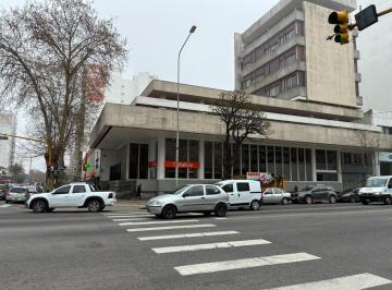 Local comercial · 1800m² · Local con Oficinas en Venta