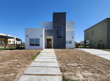 Casa · 172m² · 5 Ambientes · 2 Cocheras · Venta Casa 5 Ambientes San Sebastian Financia