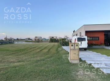 Terreno · 840m² · Espectacular Lote Al Agua con Excelente Orientacion en Santa Clara Al Sur