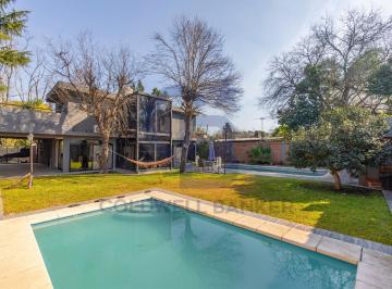 Casa · 236m² · 5 Ambientes · 4 Cocheras · Venta Casa 5 Ambientes Diseño Canning Cn 2 Piscinas Hidromasaje Galeria Parrilla Jardin