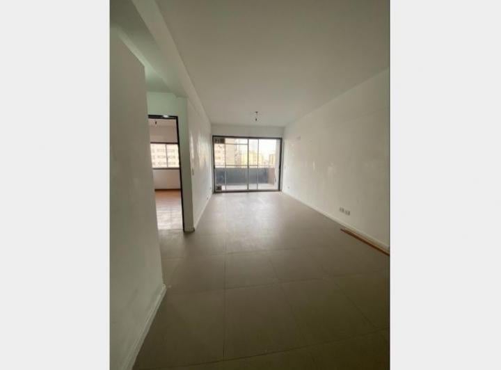 Departamento de 2 Ambientes con Balcon y Cochera en Floresta.