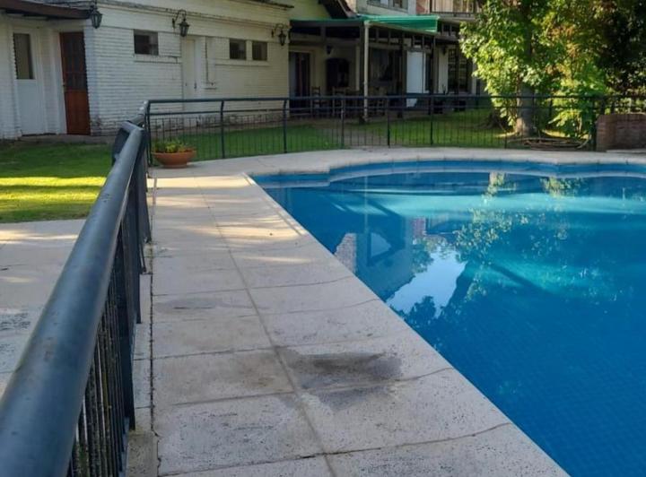 Casa · 370m² · 6 Ambientes · 6 Cocheras