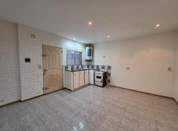 Casa · 55m² · 3 Ambientes · Alquiler Casa 3 Ambientes en V. Libertad