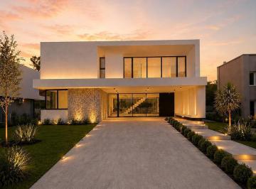 Casa · 620m² · 7 Ambientes · 1 Cochera · A Estrenar Ville 5 - Greenville Polo & Resort