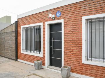 Casa · 320m² · 4 Ambientes · 1 Cochera · Casa en Venta 2 Dorm. en Campiñas de Piñero