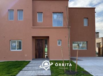 Casa · 158m² · 5 Ambientes · 2 Cocheras · Casa en Venta Barrio Santa Sofia, Pilar del Este
