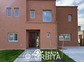 Casa · 158m² · 5 Ambientes · 2 Cocheras · Casa en Venta Barrio Santa Sofia, Pilar del Este