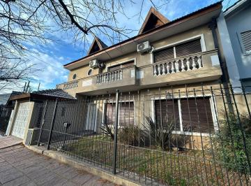 Casa · 268m² · 6 Ambientes · 2 Cocheras · Oportunidad en Venta Casa Zona Residencial