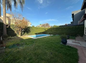 Casa · 268m² · 6 Ambientes · 2 Cocheras · Oportunidad en Venta Casa Zona Residencial