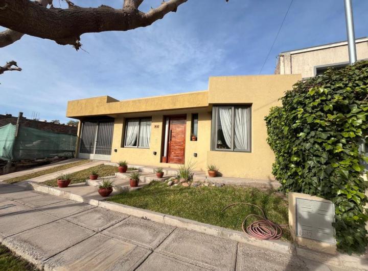 Casa · 120m² · 4 Ambientes · 1 Cochera