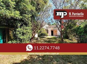 Casa · 126m² · 5 Ambientes · 1 Cochera · Casa de 5 Ambientes Toda en Pb, con Gran Jardín y Mucho Potencial en Excelente Lote - en Venta