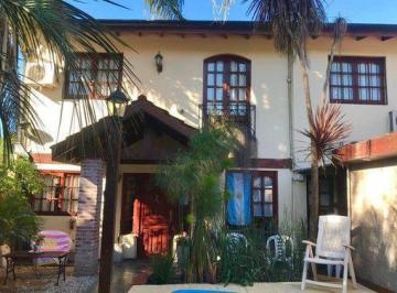 Casa · 95m² · 3 Ambientes · 1 Cochera · Casa en Muñiz