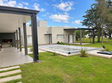 Quinta vacacional · 154m² · 1 Dormitorio · Alquiler Casa Quinta en Calandria 507, Toay, Lp