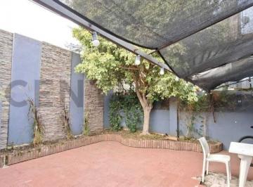 Casa · 140m² · 4 Ambientes · 2 Cocheras · Venta Casa de 4 Ambientes con Gran Patio y Cochera en Beccar - Acepta Permuta - Apto Credito