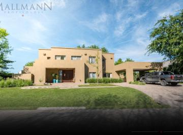 Casa · 670m² · 11 Ambientes · 4 Cocheras · Casa en Venta en Estancias del Pilar - Barrio La Paz