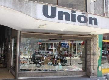 Departamento de 2 ambientes, Esteban Echeverría · Departamento 2 Ambientes Pleno Centro Comercial Totalmente Remodelado a Nuevo – Muy Luminoso