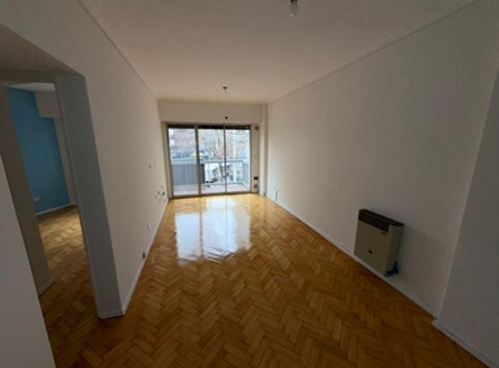 Alquiler Dpto 3 Ambientes con Balcon. Caballito.