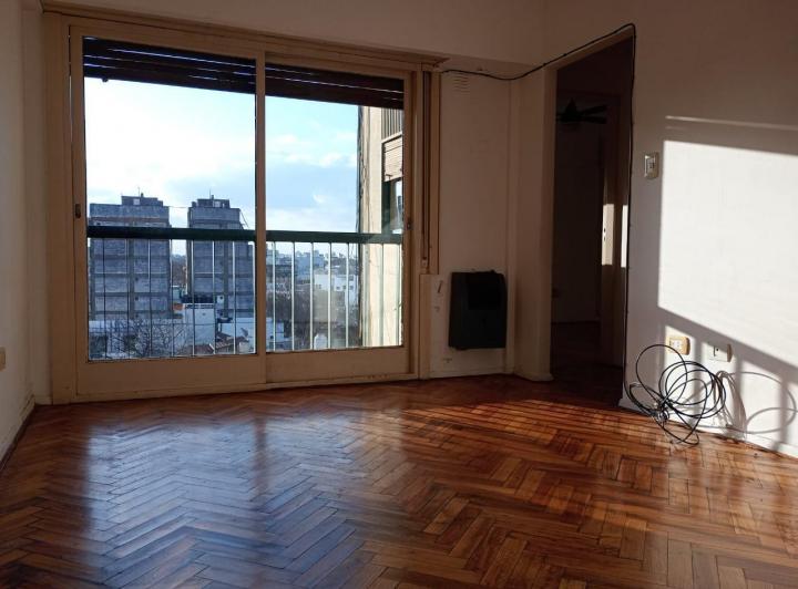 Floresta. Departamento en Venta. 2 Ambientes Lateral Muy Luminoso. Lavadero Independiente