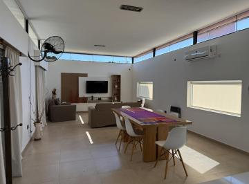 Casa · 110m² · 5 Ambientes · 3 Cocheras · Casa en Pueblo General Belgrano