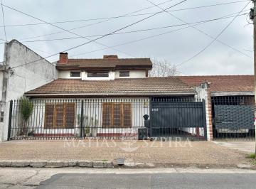 Casa · 200m² · 5 Ambientes · 2 Cocheras · Casa Venta Castelar 5 Ambientes
