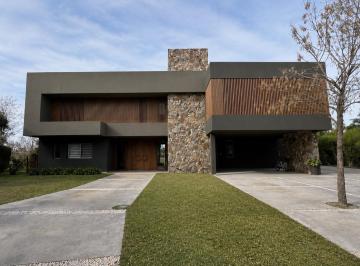 Casa · 550m² · 6 Ambientes · 4 Cocheras · Casa - Terravista