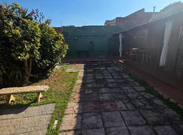Casa · 200m² · 5 Ambientes · 2 Cocheras · Casa en Flores