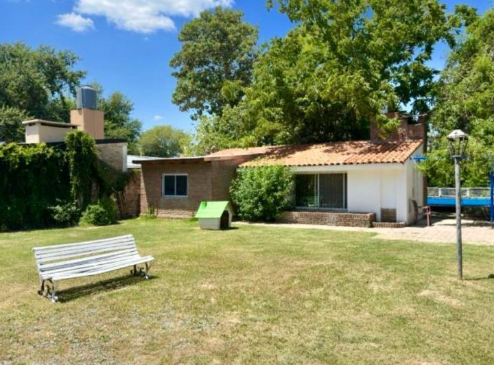 Casa · 300m² · 10 Ambientes · 3 Cocheras