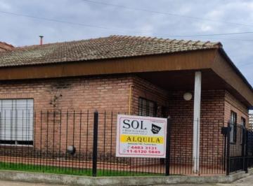 Casa · 95m² · 4 Ambientes · Chalet 4 Ambientes con Pileta