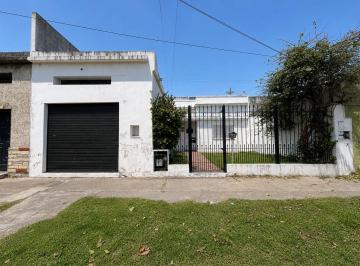 Casa · 116m² · 3 Ambientes · Casa de 3 Amb C/local Al Frente y Amplio Patio