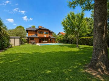 Casa · 159m² · 5 Ambientes · 1 Cochera · Casa 4 Amb con Pileta en Club de Campo La Martona