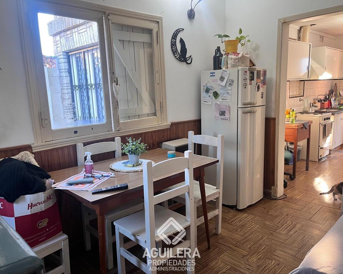 Casa en lote de 8,66 x 43,30 m, 5 amb, 220m² cubiertos — Constitución